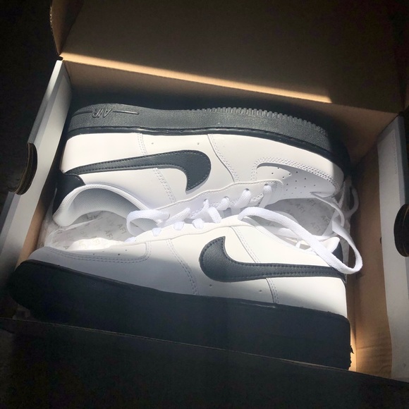 Nike Air Force 1 GS - Picture 2 of 11